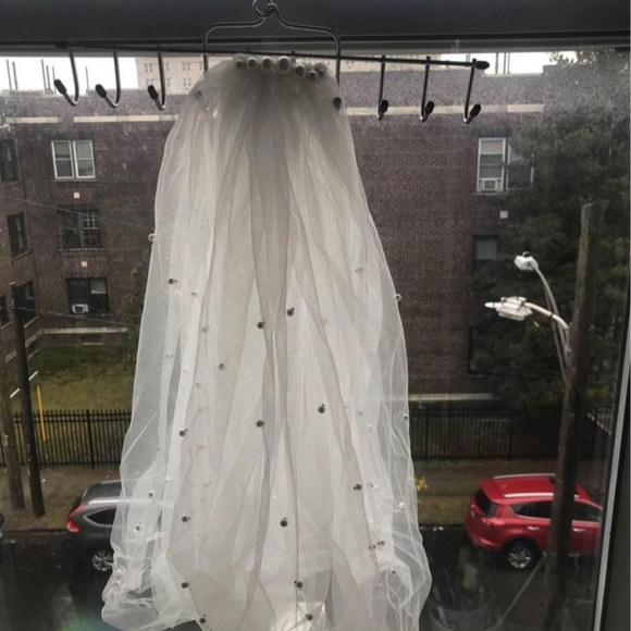 Wedding dress, Vail and wedding dress bag - Picture 9 of 9